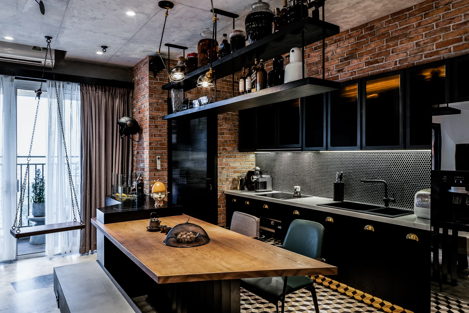 GANG'S APARTMENT